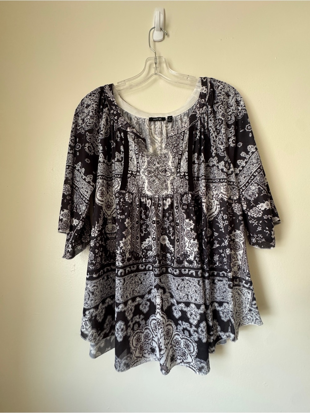 Apt. 9 Black White Paisley Embellished Tunic Blouse Size 1X